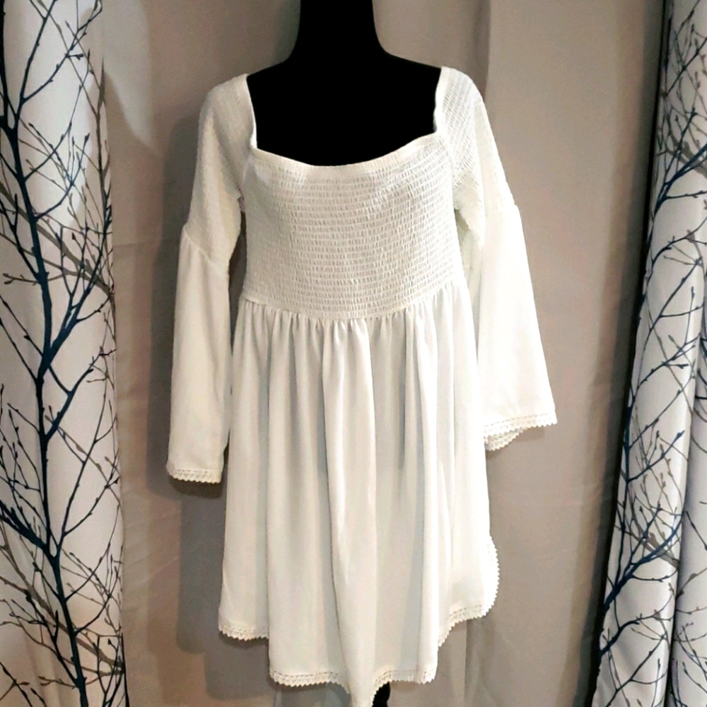Beautiful white swimsuit cover up, Size 2 (18/20)